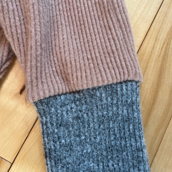 THML Woman’s Sweater Medium - Picture 5 of 8